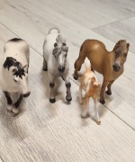 2 konie, 1 kucyk i 1 źrebak czyli 4 figurki
