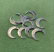 Zawieszka w kształcie półksiężyca