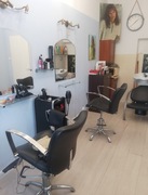 sprzedam tanio dwustanowiskowe wyposażenie zakładu fryzjerskiego.