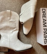 Nowe Kozaczki, Kowbojki, 43 UK 9 Białe, na stopy ~28 cm