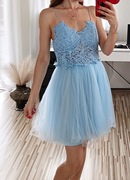 Zjawiskowa sukienka, błękitna koronka i tiul, S