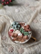 Świeca sojowa w świątecznej filiżance 380 g kwiaty bożonarodzeniowe