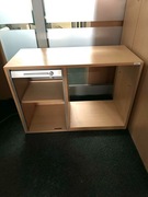 Szafka z roletą i półkami