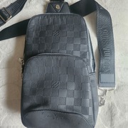 Listonoszka,nerka meska lv w kolorze czarn