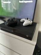 Konsola Xbox one 2 pady + FIFA 17