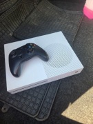 Xbox one s 500gb plus dwa pady