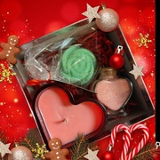 Box prezentowy. Świeca sojowa zapachowa, sił do kąpieli, kula do kąpieli 