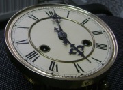 JUNGHANS BRYLANT MINI 1890:MECHANIZM,TARCZA,WAHADŁO,GONG,SKRZYNIA,SANKI !