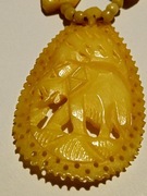 Wisior z kości bizona