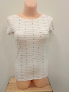 Biała koszulka, t-shirt w czarne i czerwone wieże Eiffla, Paryż, paseczki