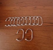 Chromowane uchwyty do zasłony prysznicowej