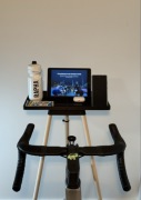 Stolik pod tablet na trenażer pod Zwift ipad