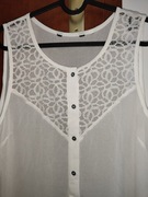 Elegancka biała bluzka typu oversize 