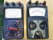 Dwa zabytkowe multimetry analogowe GOERZ i UM4a