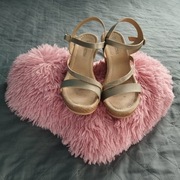 Sandały na platformie