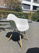 Krzesła inspirowane projektem EAMES DAW / RE DAW / DAWD rożne kolory