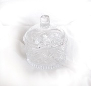 cukiernica ze szkła, fajna cukierniczka z przykrywką, szklana cukiernica