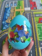 Przyssawki, przylepce w jaju dinozaura