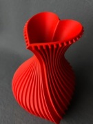 Waza nowoczesna, dekoracyjna – czerwona, wysokość 18 cm,