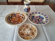 ZESTAW TALERZY DEKORACYJNYCH FAJANS-ZAKŁADY KOŁO+ WAZONIK - PRL 4 SZT.