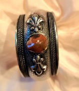 Szeroka bransoletka ręcznie wykonana - metal i kamień naturalny