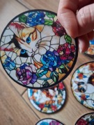 Zestaw podkładek drewnianych pod kubek z witrażowymi kotkami ,piękne