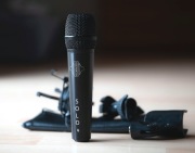 Sontronics Solo mikrofon dynamiczny + shock mount, uchwyty, pokrowiec