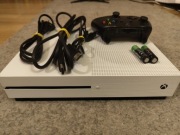 Konsola Xbox One S  500GB z padem i okablowaniem w stanie idealnym