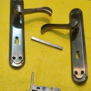 klamki tłoczone do drzwi  wejściowych zamek Yeti 