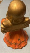 Ceramiczna figurka chłopca / chłopiec / ozdoba / dekoracja zimowa