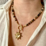 Naszyjnik z czarnego kamienia słonecznego – ochrona, siła i intuicja