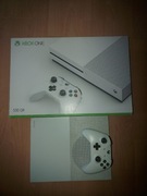 Konsola Xbox one s 500gb plus 2 pady