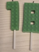 Świeczki do tortu w kształcie klocków Lego kolor zielony 1 plus 8 na tort