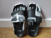 Klapki chłopięce rozmiar 32 czarno białe