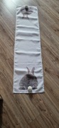 Bieżnik Kani obrus Wielkanoc zając z pomponem 40x160cm Homla