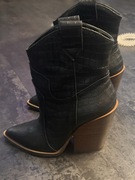 Czarne skórzane kowbojki rozm.35   Neścior