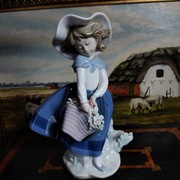 Lladro Hiszpania dziewczyna z koszem kwiatów