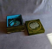 Szkatułka buddyjska na Malę