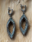 Kolczyki z japońskich koralików.