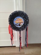 Piniata hot wheels czarno czerwona z tasiemkami 