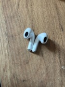 oryginalne słuchawki Apple AirPods 3. generacji – bez etui ładującego.