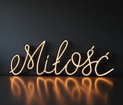 Stwórz Magię! Napis "Miłość" MDF – Wybierz Swój Kolor i Barwę Światła.