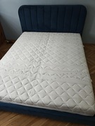 Sprzedam materac o wymiarach 160x200 cm wraz z łóżkiem