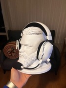 Stojak/podstawka na słuchawki w kształcie wikinga.