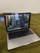 Apple MacBook Pro 13", model z 2017 roku bez TouchBar'u
