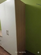 Pakowna szafa dwudrzwiowa – Biała / Jasne drewno – ROZŁOŻONA i OPISANA!