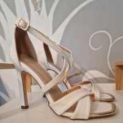 Białe sandały DeeZee r.37 stan bdb