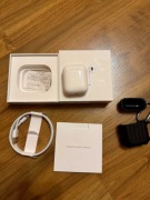 AirPods 2 z etui ładującym