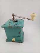 Stare metalowe młynki - 2 szt.