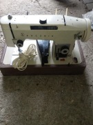 Łucznik.Maszyna do szycia.